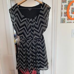 Black and white patterned dress w/ tie at waist